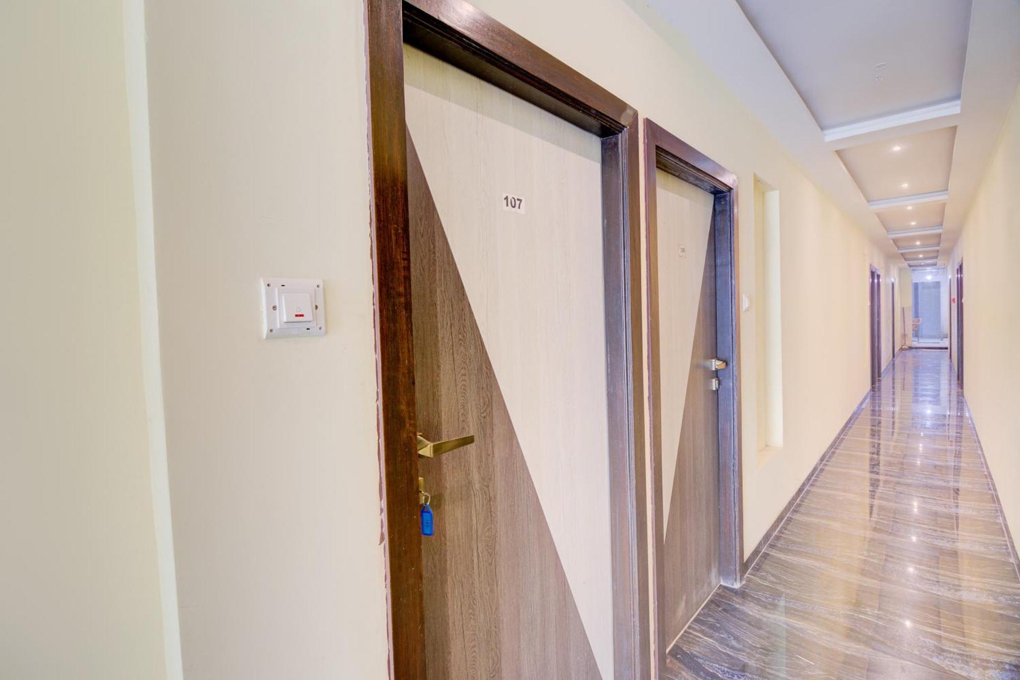 Hotel O Royal Orbit มุมไบ ภายนอก รูปภาพ